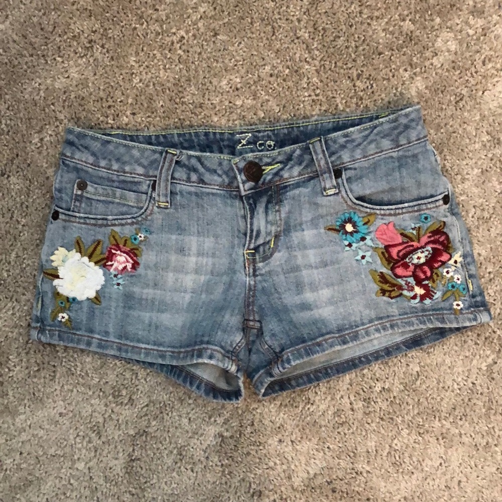 Embroidered Jean Shorts, Junior 5, EUC